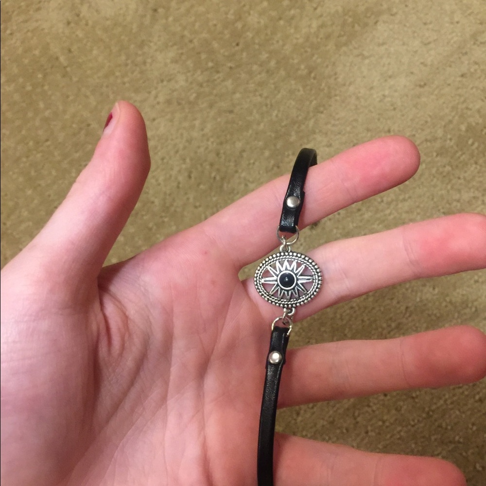 Choker - Picture 2 of 3